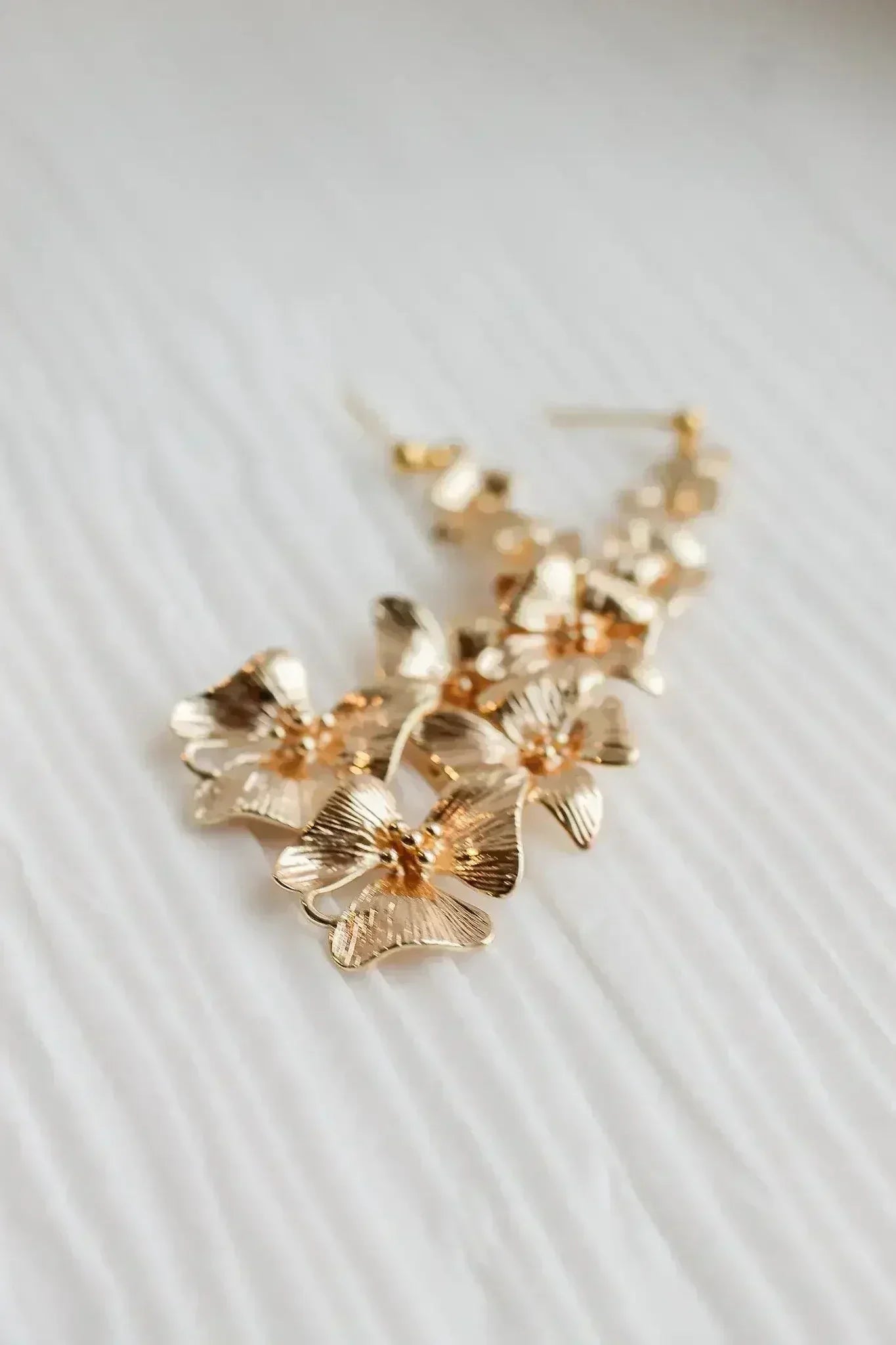 Annabeth Flower Dangle in Gold - Femstylo