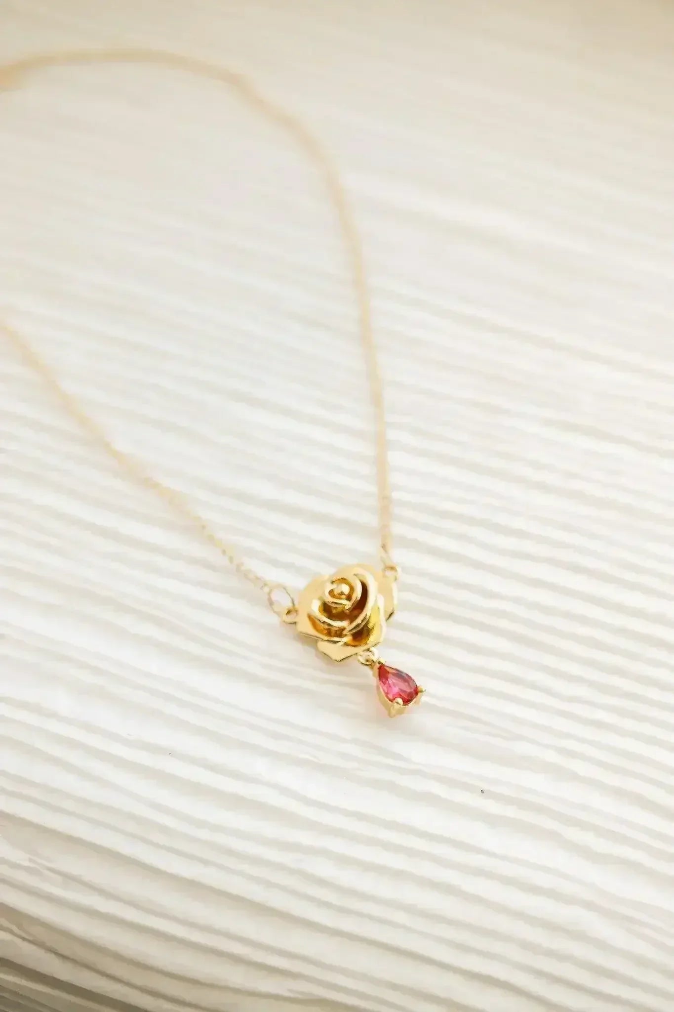Rosa Necklace in Gold - Femstylo