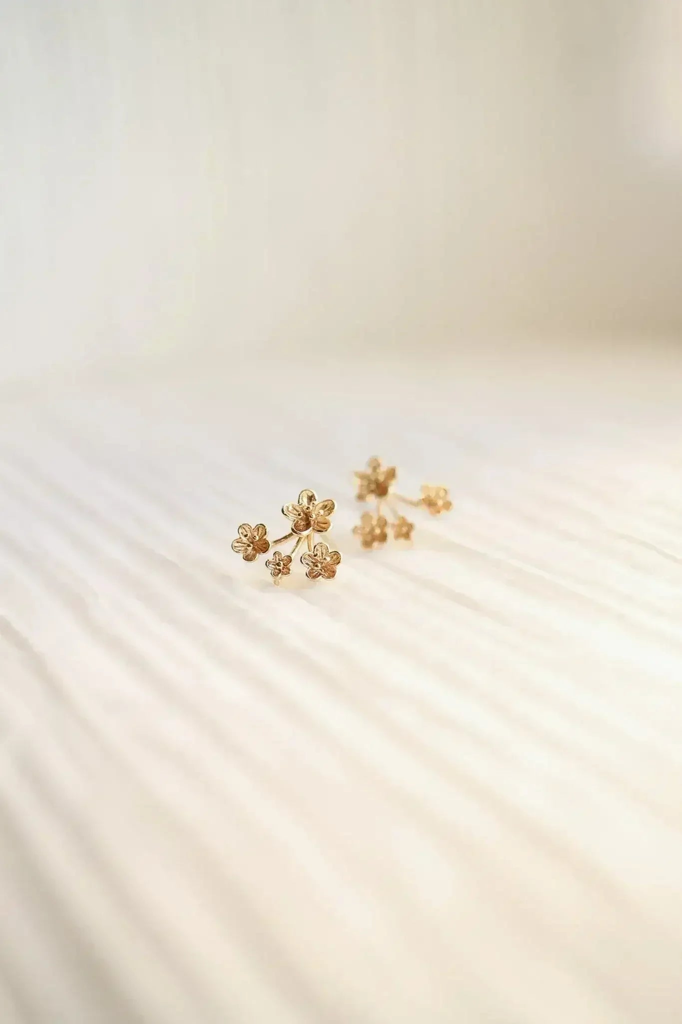 Azalea Stud in Gold - Femstylo