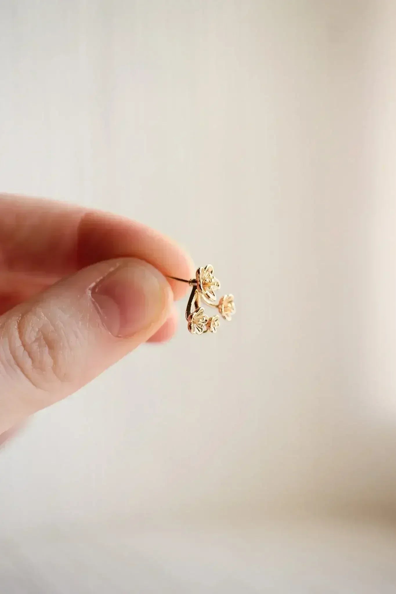 Azalea Stud in Gold - Femstylo