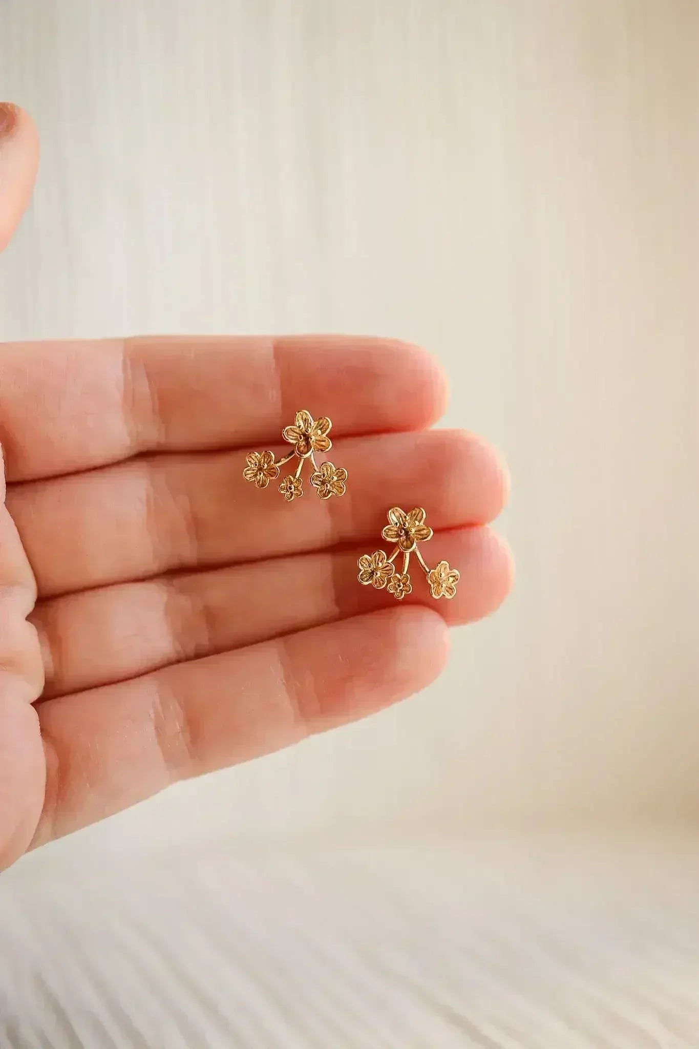 Azalea Stud in Gold - Femstylo