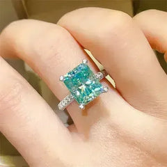 LuxeJewels™ – ParaGreen Royal – 5K Moissanite Signature Ring - Femstylo