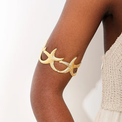New Fashion Golden Alloy 2 Starfish Arm Bracelet for Women Summer Beach \Dance Party Cuff Bracelets Jewlery Accessories Gifts
