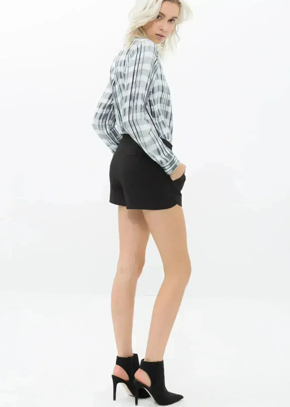 Women's Gabardine Mid Rise Shorts - Femstylo