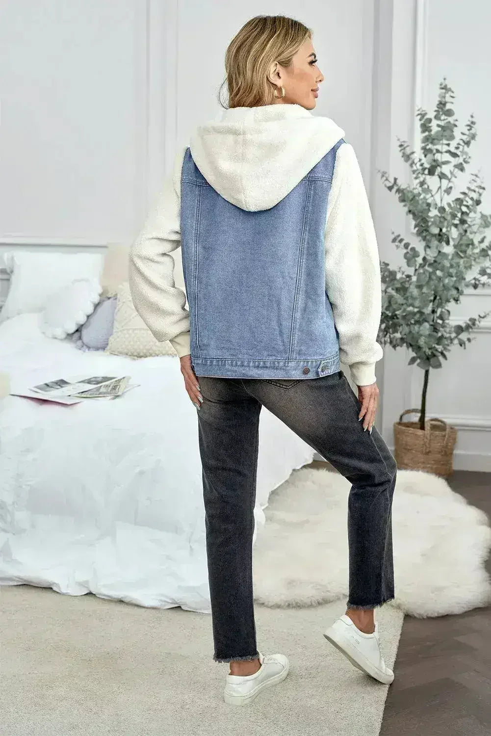 Womens Sky Blue White Sherpa Denim Splicing Buttoned Jacket - Femstylo
