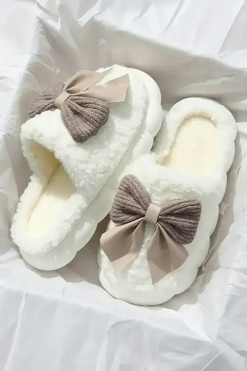White Contrast Bowknot Applique Plush Winter Slippers - Femstylo