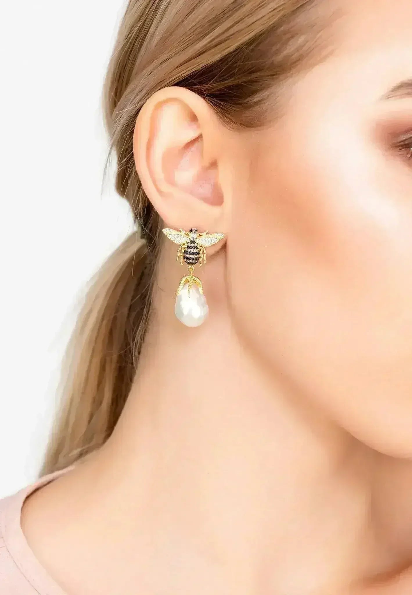Baroque Pearl Honey Bee Drop Earrings Gold - Femstylo