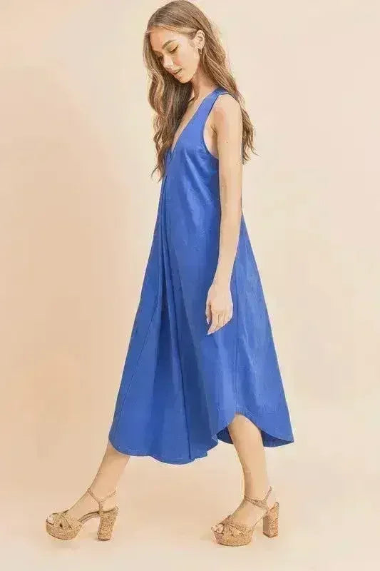 Aemi + Co Front Pleat Detail V-Neck Sleeveless Midi Dress - Femstylo