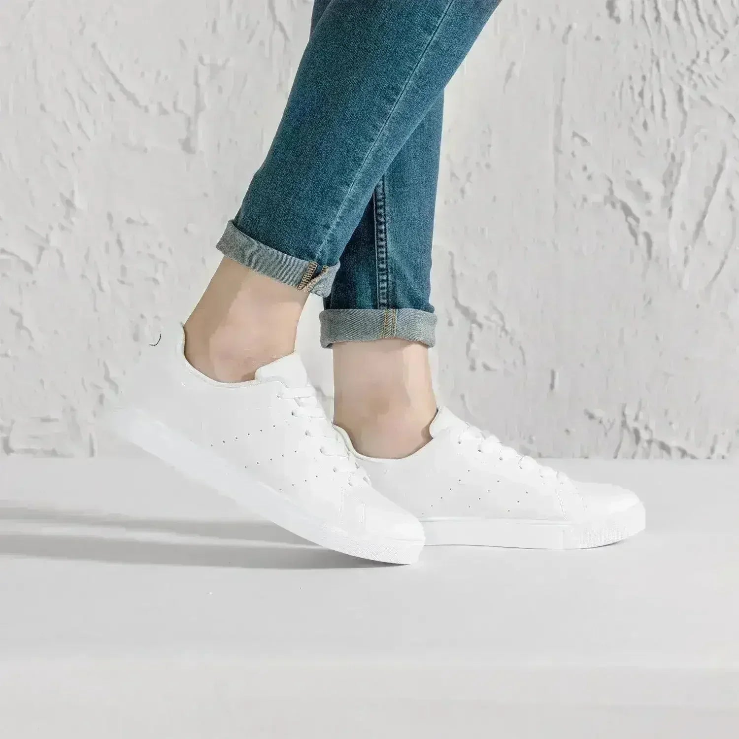 Jacki Easlick Lux Egg Low-Top Leather Sneakers - Femstylo
