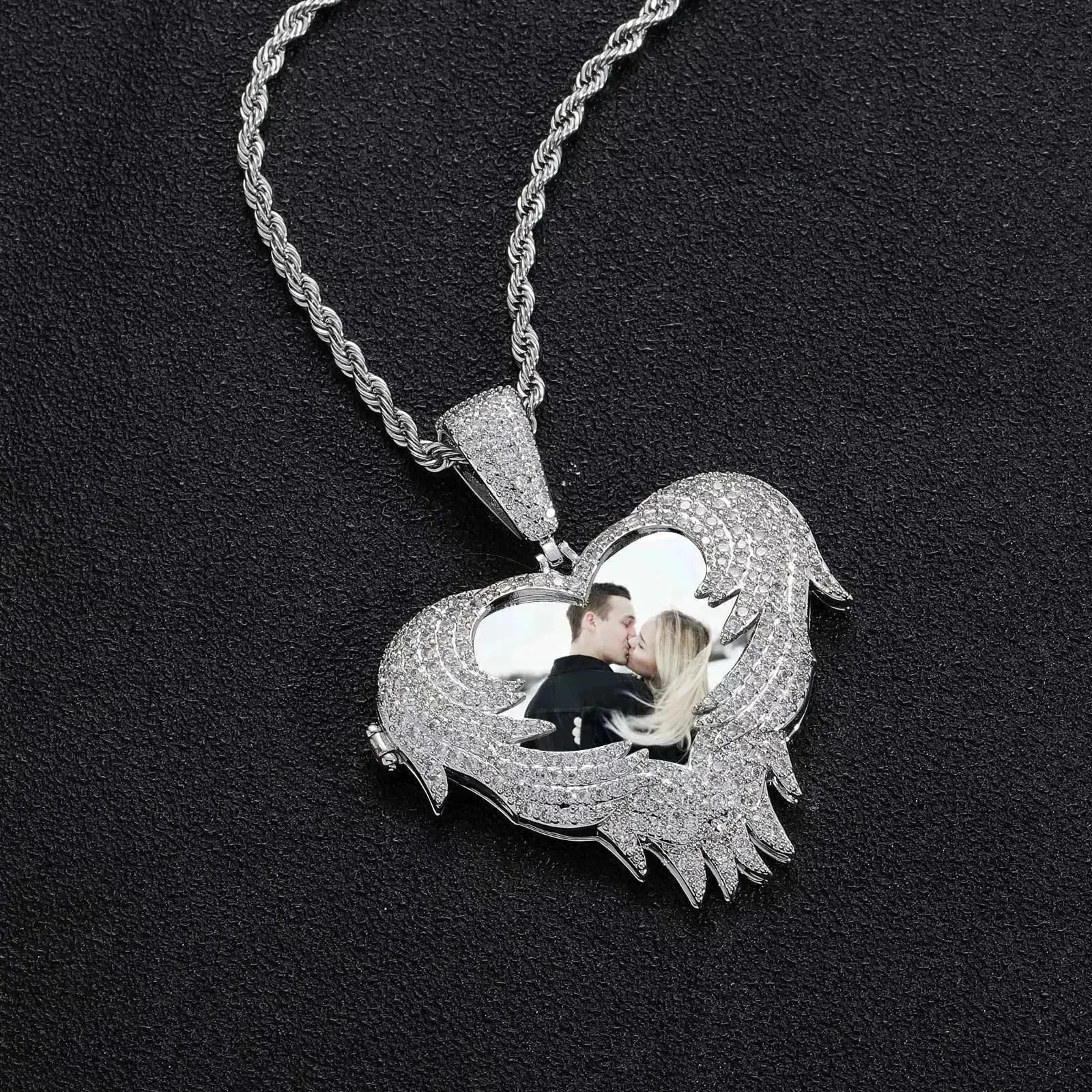 LoveShell™ – Custom Clamshell Heart Photo Pendant | Iced Out Zircon - Femstylo