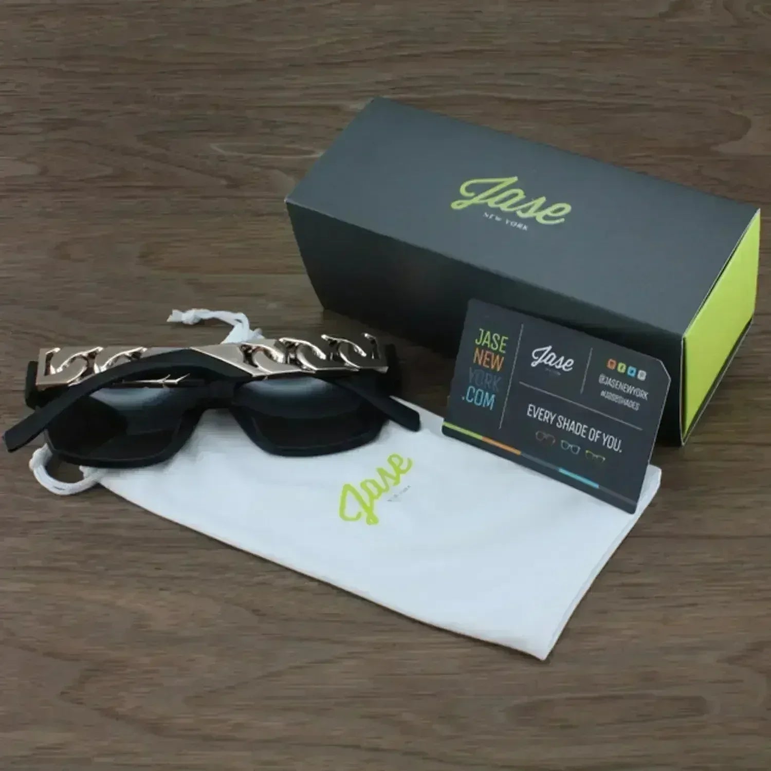 Jase New York Cache Sunglasses in Matte Black - Femstylo