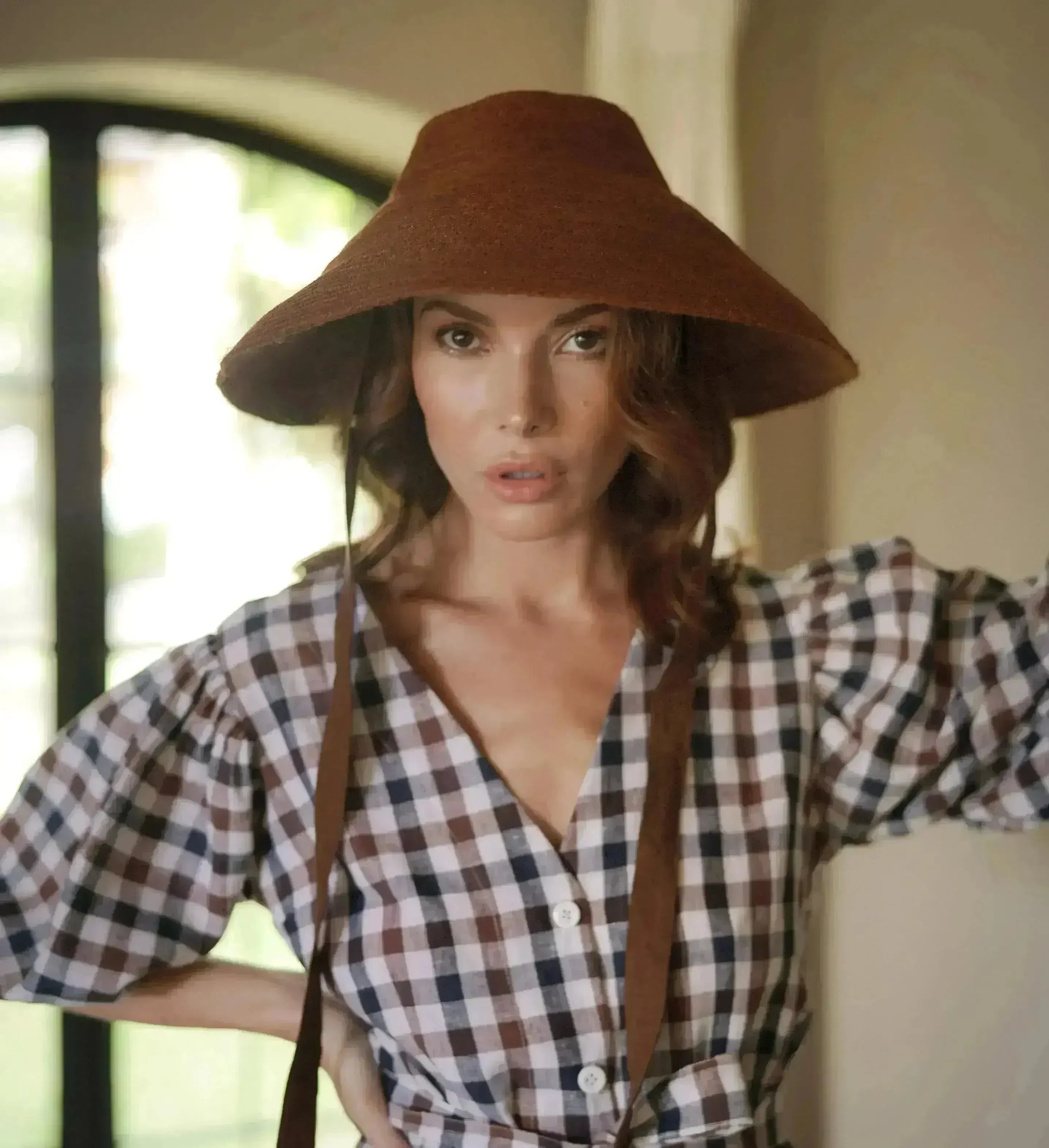 REIGN Jute Hat In Burnt Sienna - Femstylo