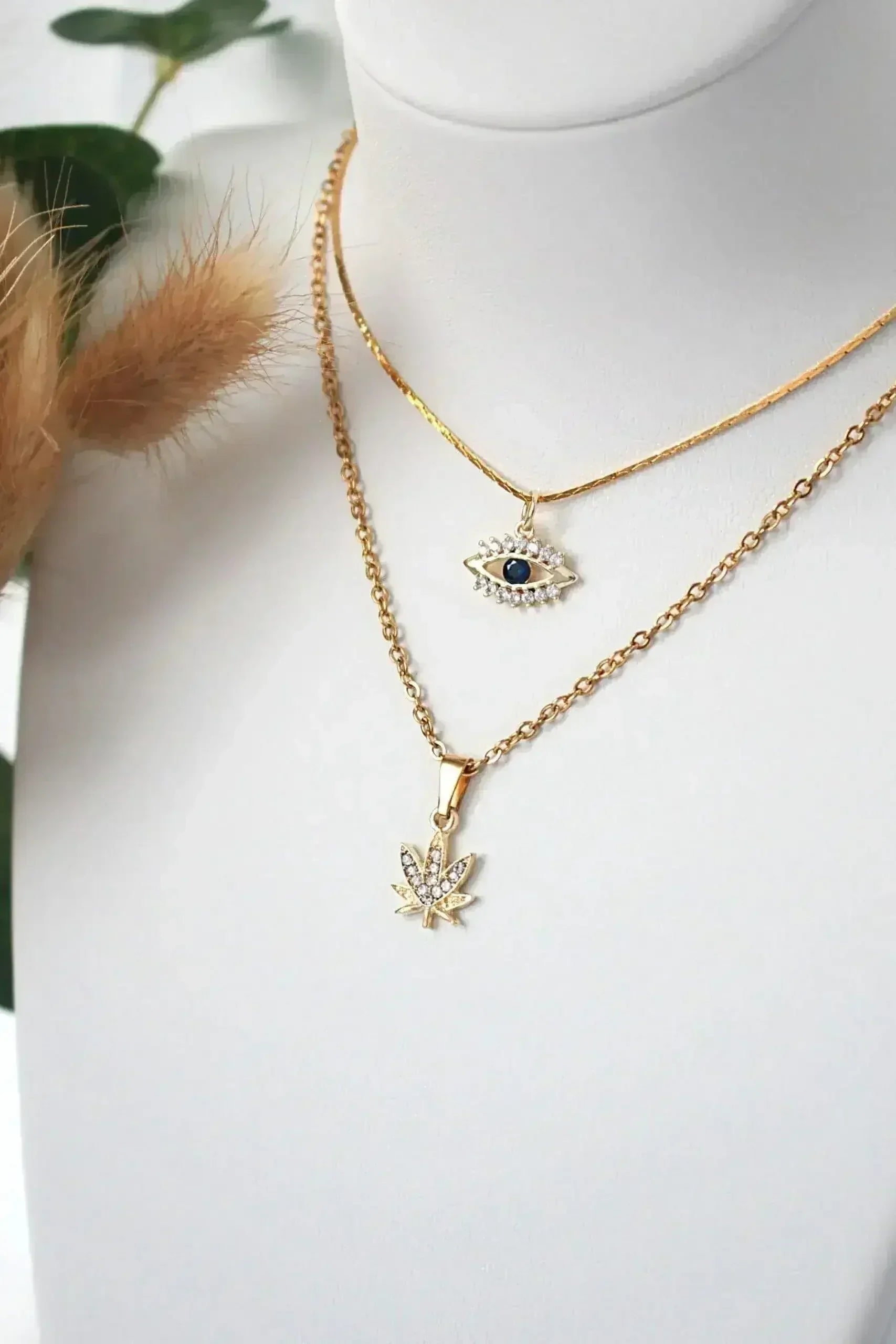 24 Karats Dainty Cannabis Leaf Necklace - Femstylo