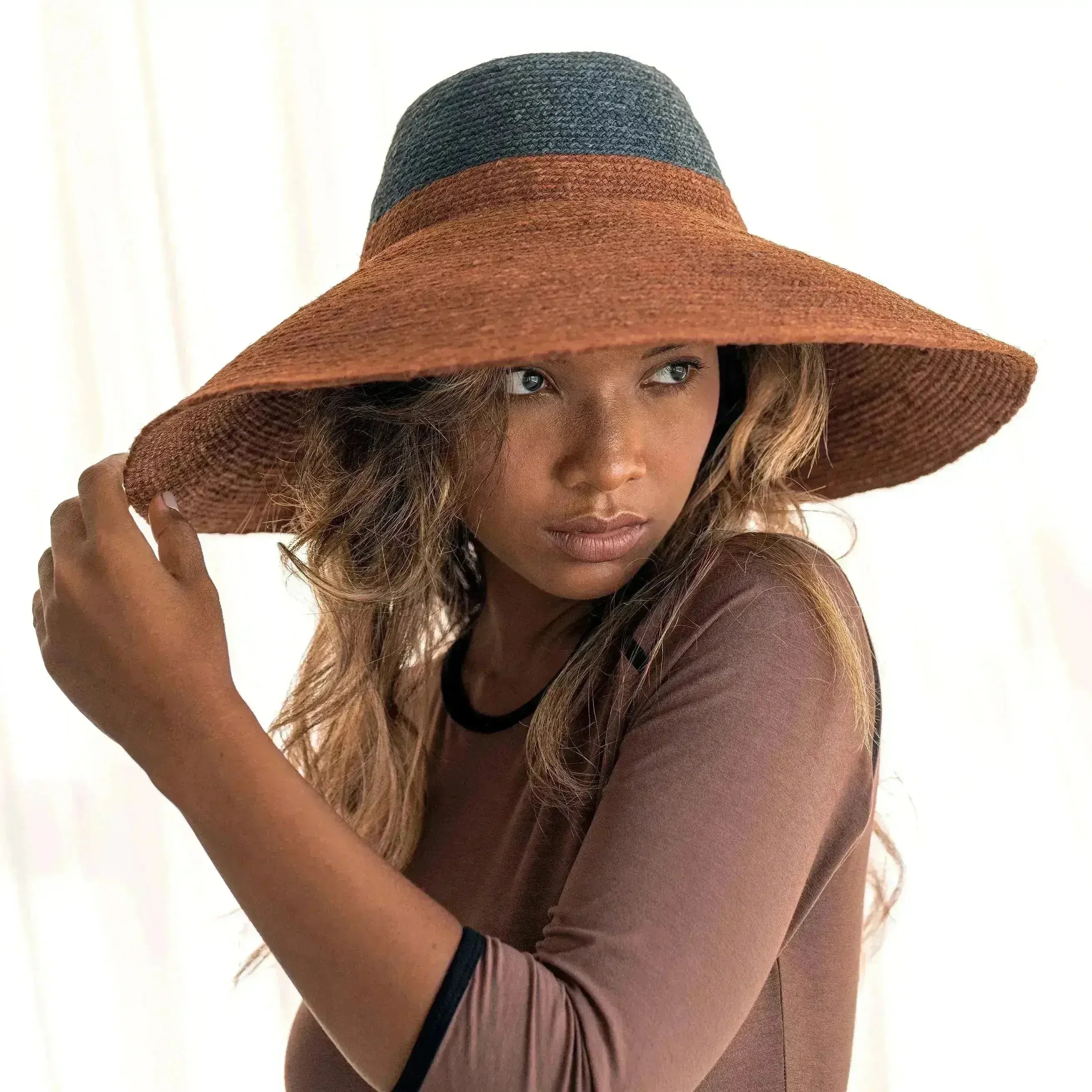 RIRI DUO Jute Straw Hat, in Burnt Sienna & Black - Femstylo