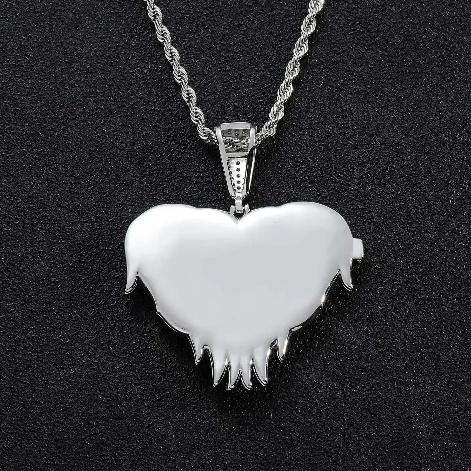 LoveShell™ – Custom Clamshell Heart Photo Pendant | Iced Out Zircon - Femstylo