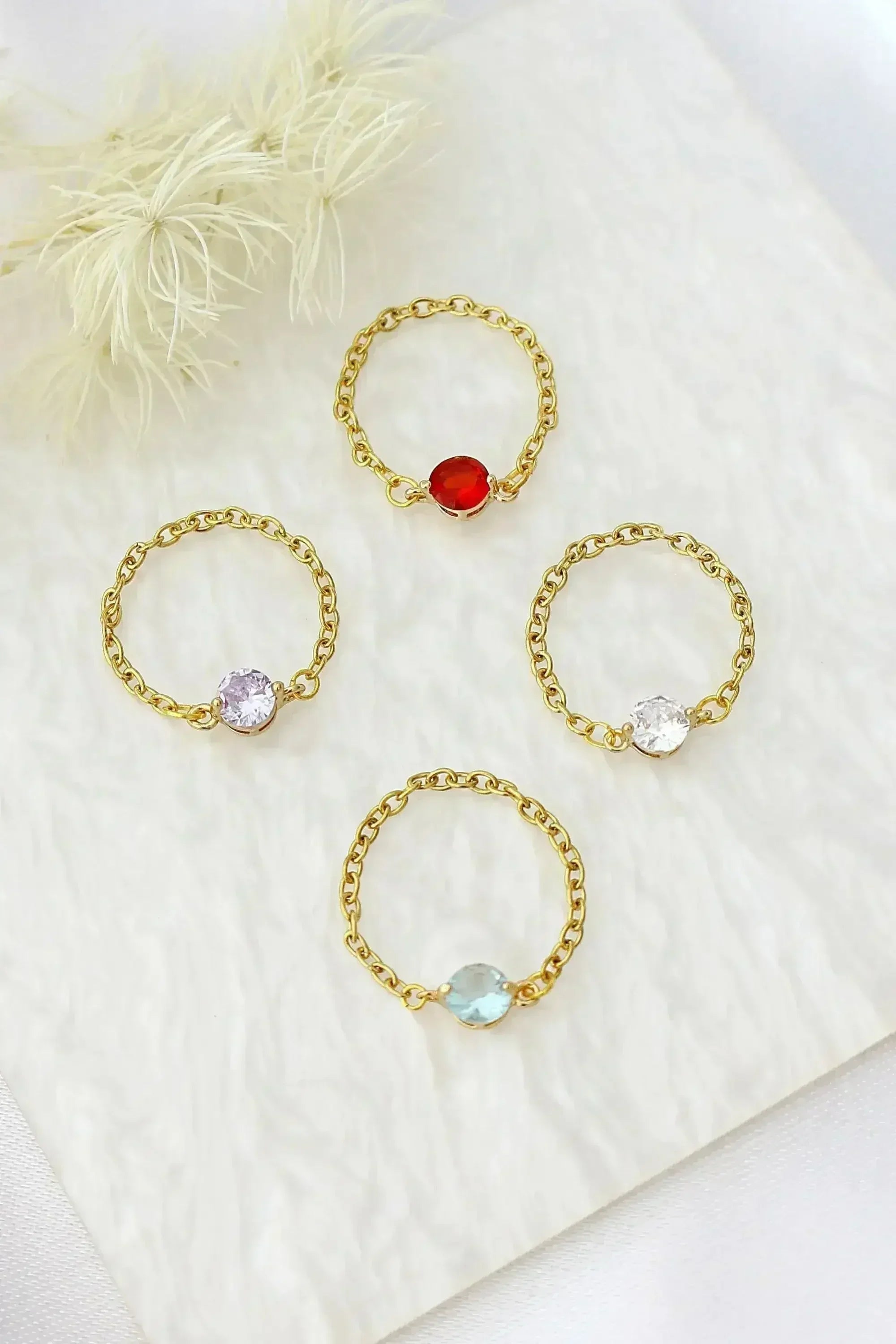 18K Tiny Rainbow Chain Ring - Femstylo