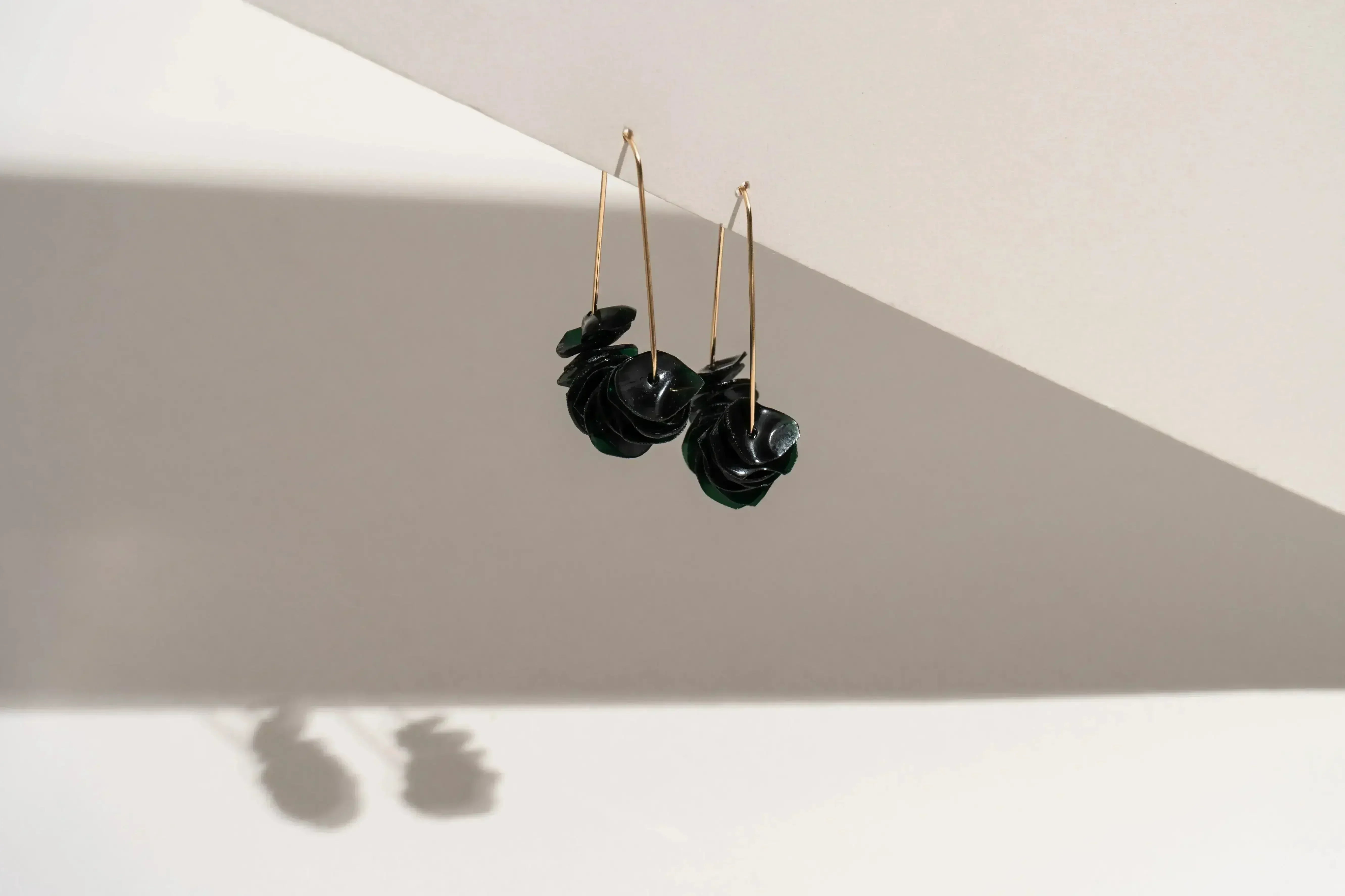 Leona Dark Green Drops - Femstylo