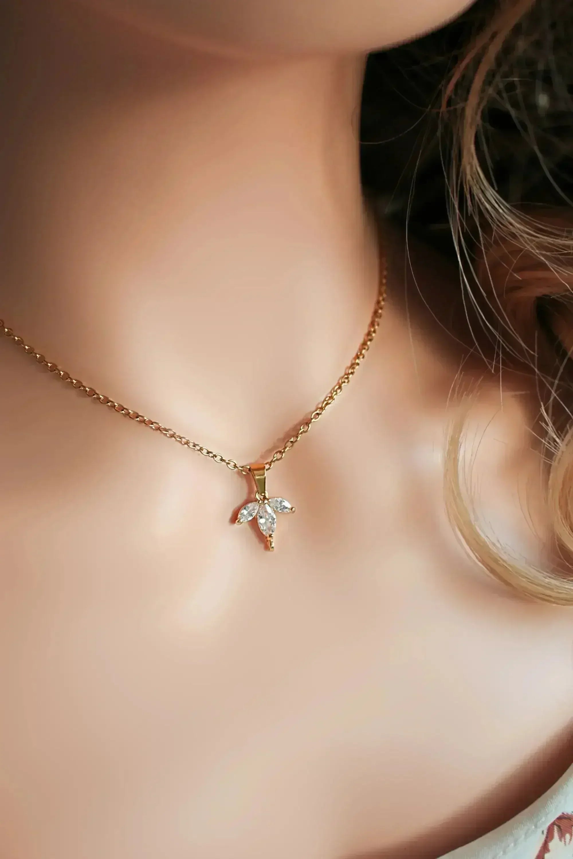 24 Karats CZ Dainty Flower Petals Pendant Necklace - Femstylo