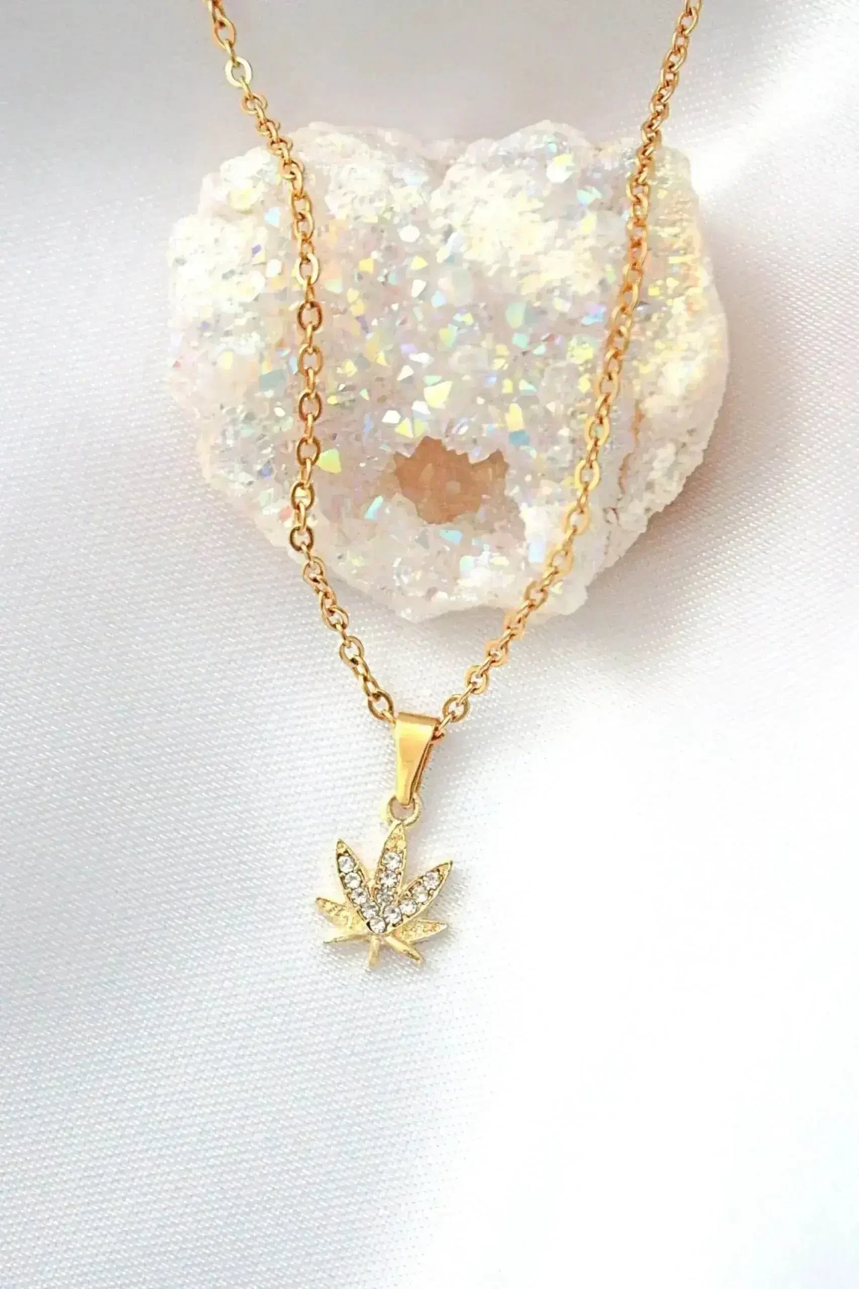 24 Karats Dainty Cannabis Leaf Necklace - Femstylo