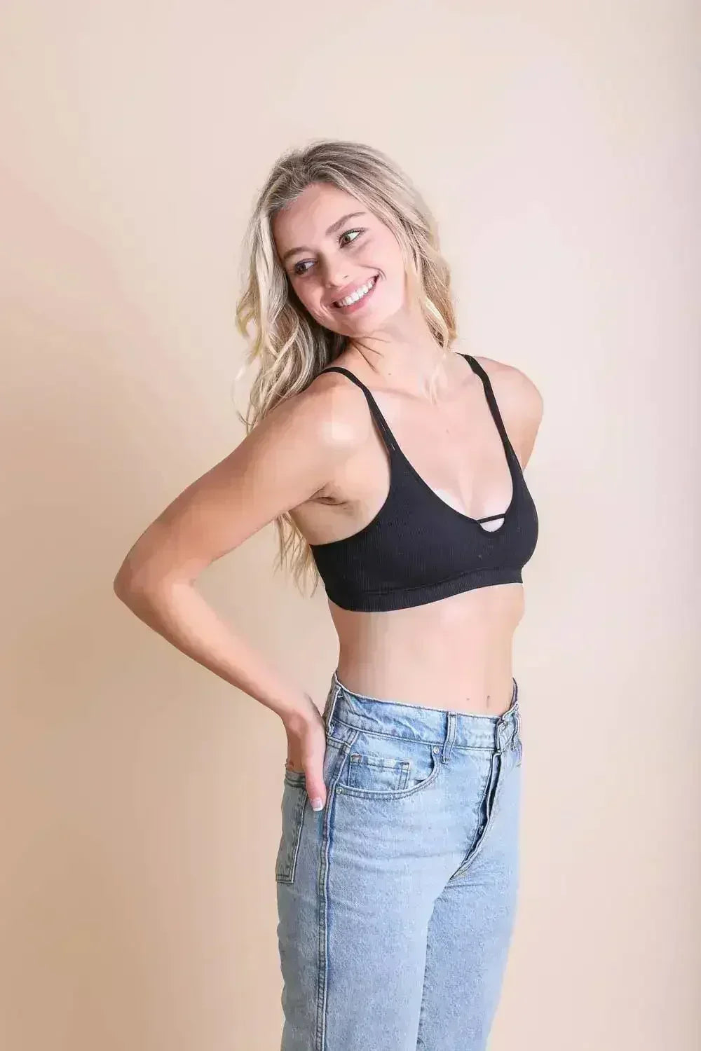 Ribbed Keyhole Bralette - Femstylo