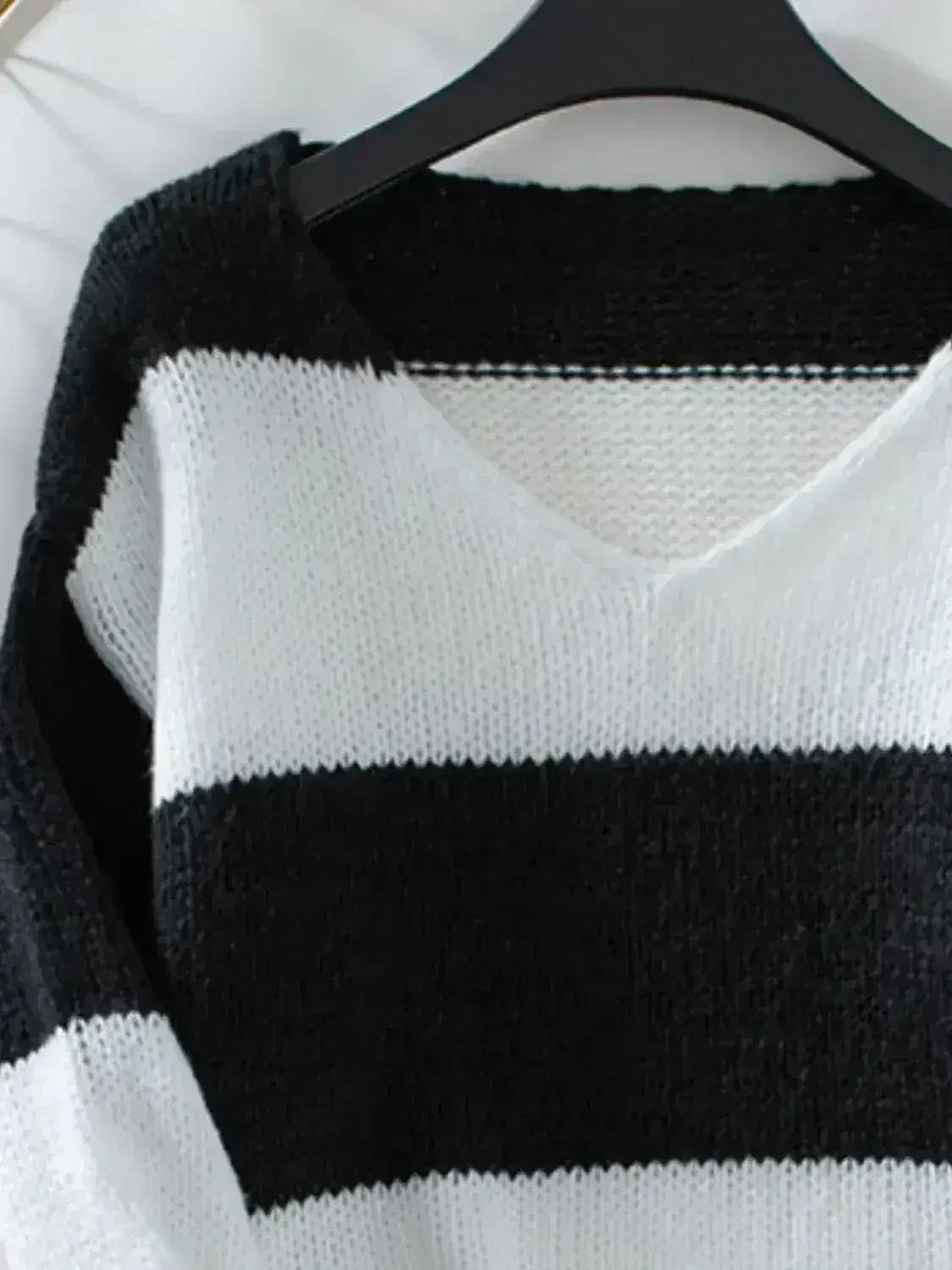 Color Block V-Neck Long Sleeve Sweater - Femstylo