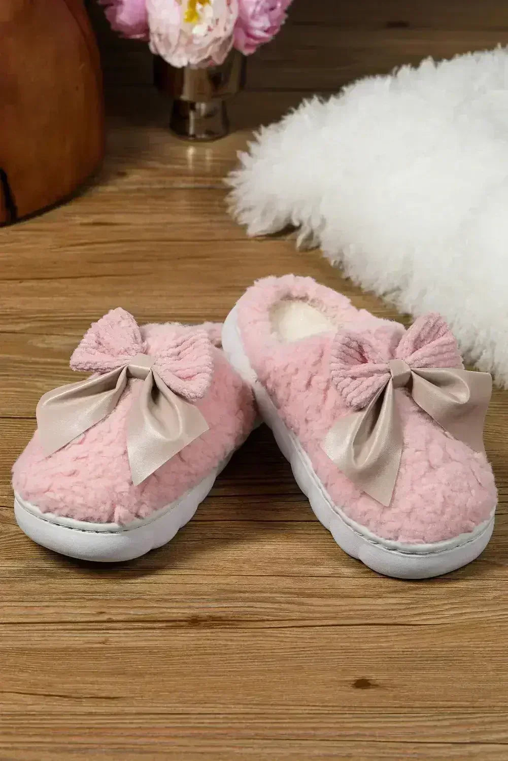 White Contrast Bowknot Applique Plush Winter Slippers - Femstylo