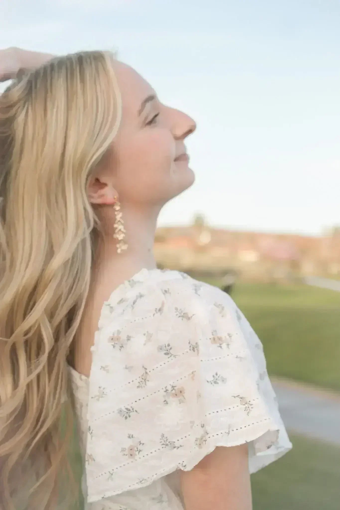 Annabeth Flower Dangle in Gold - Femstylo