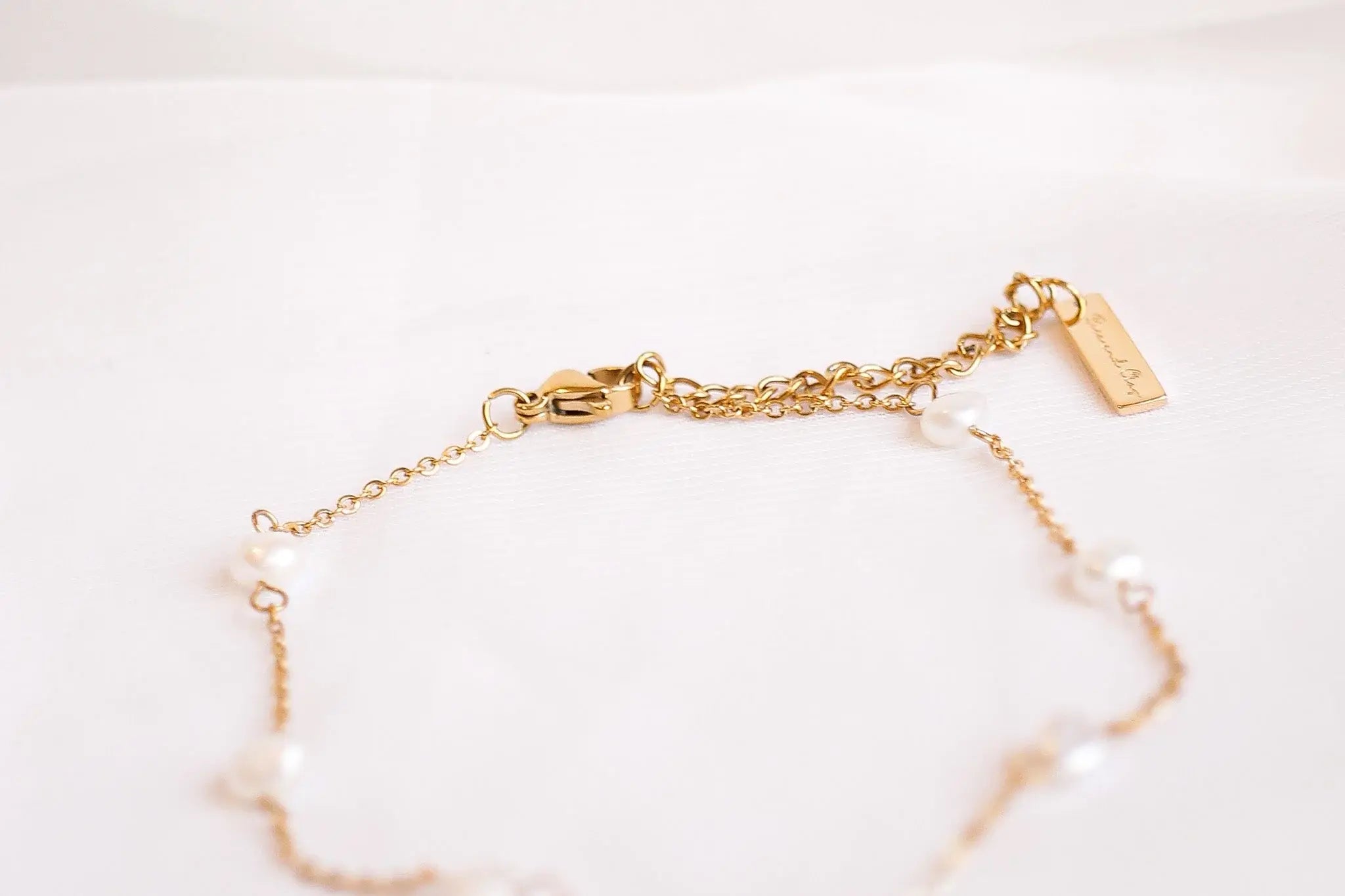Evelynn Anklet in Freshwater Pearl | Femstylo