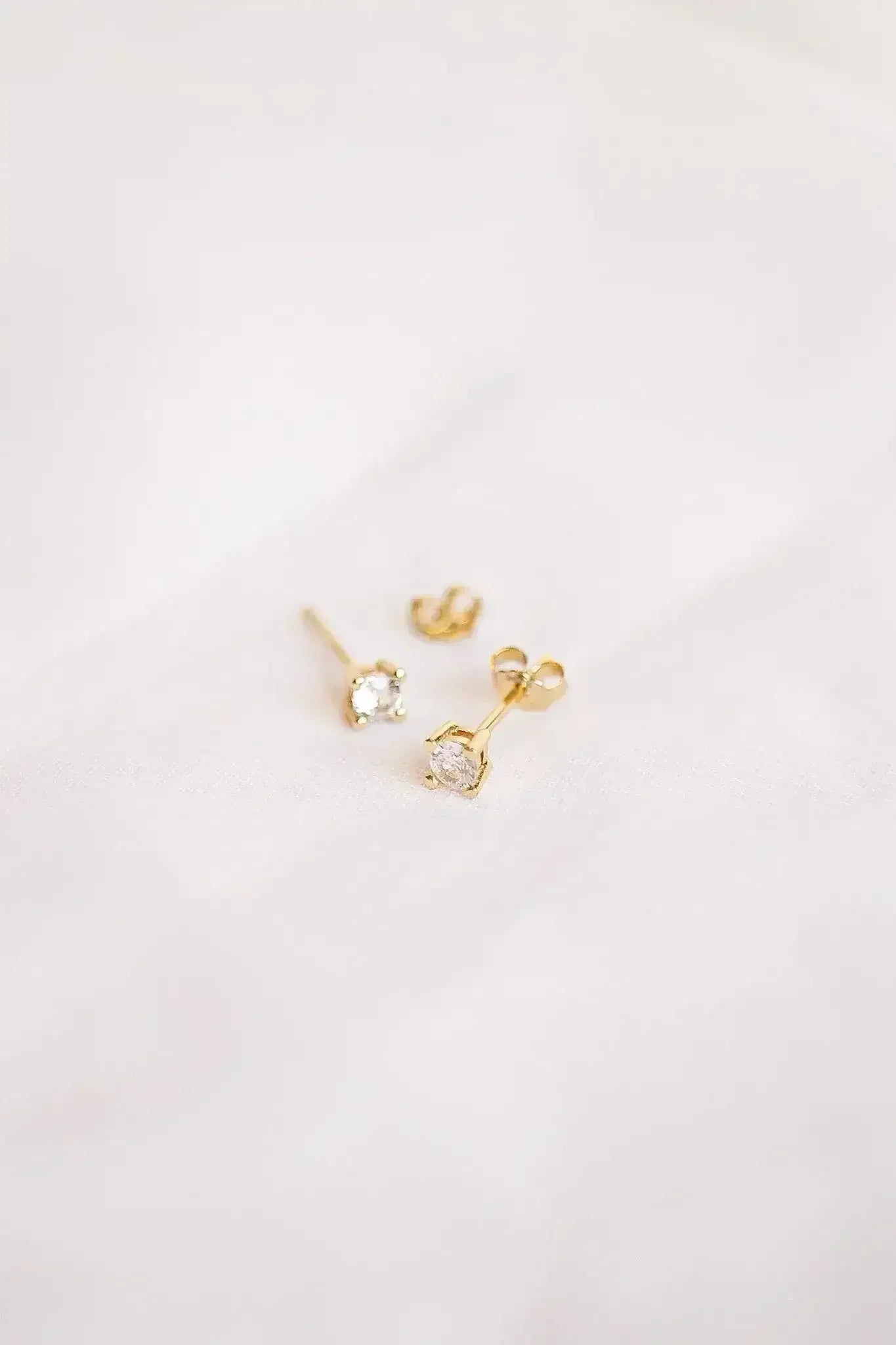 CZ Crystal Stud - Femstylo