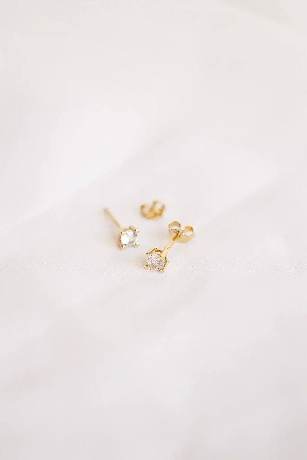 CZ Crystal Stud - Femstylo