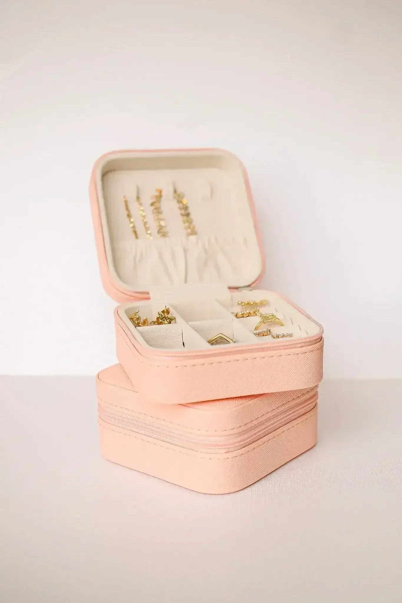 Jewelry Travel Case in Peach - Femstylo