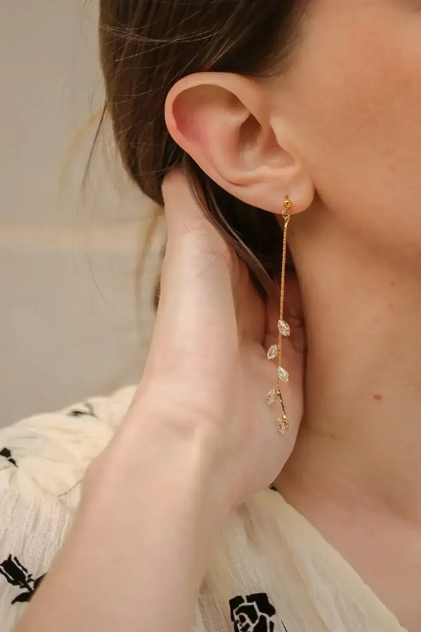 Long Daphne Dangle - Femstylo