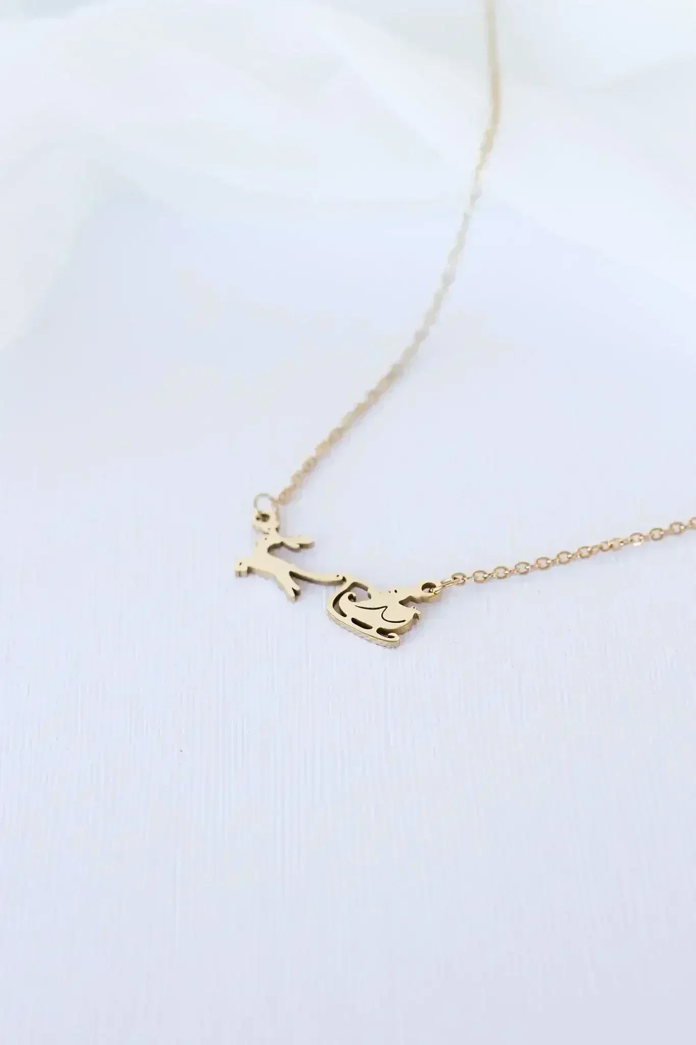 Santa's Sleigh Necklace - Femstylo
