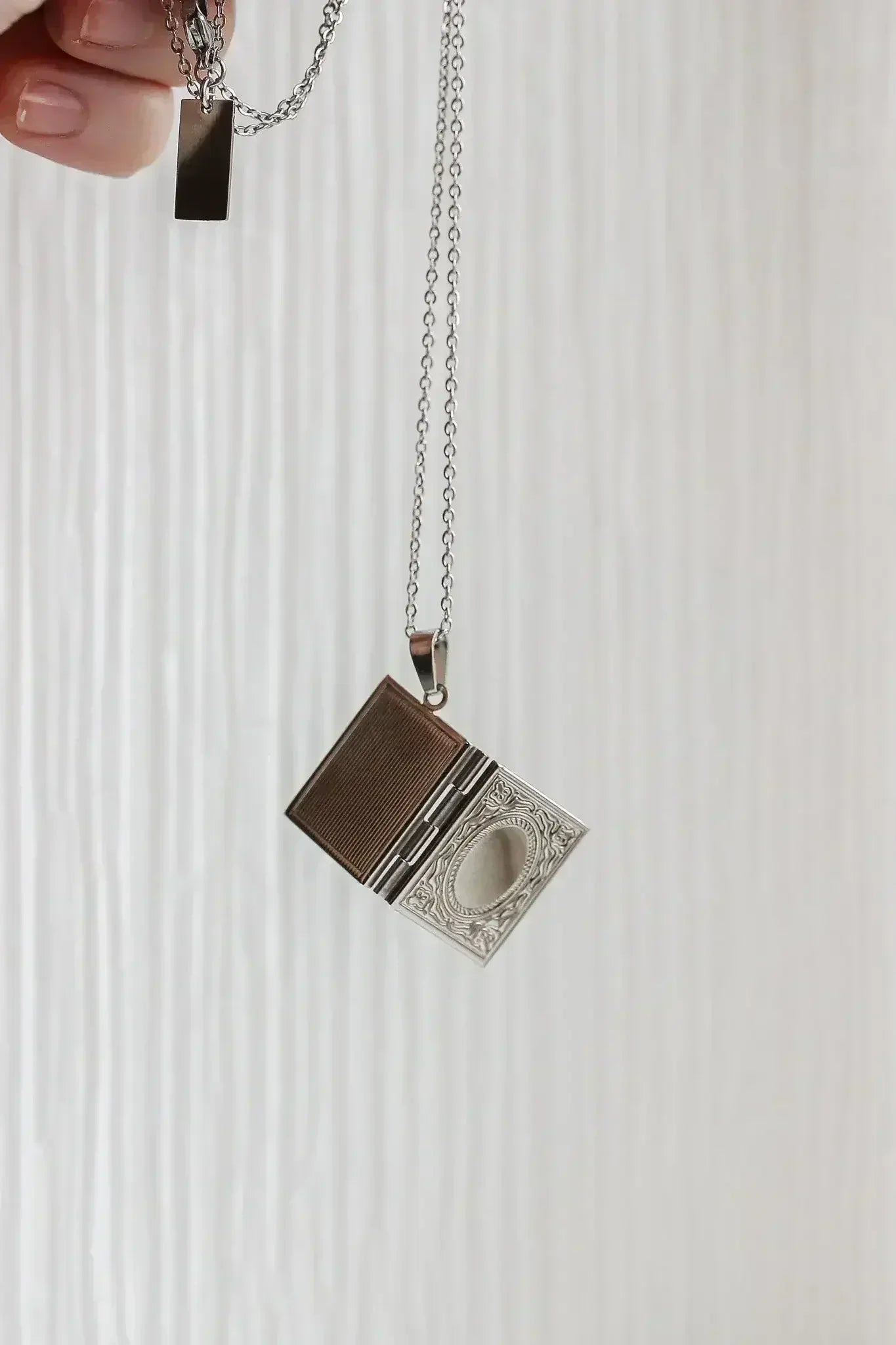 Library Locket - Femstylo