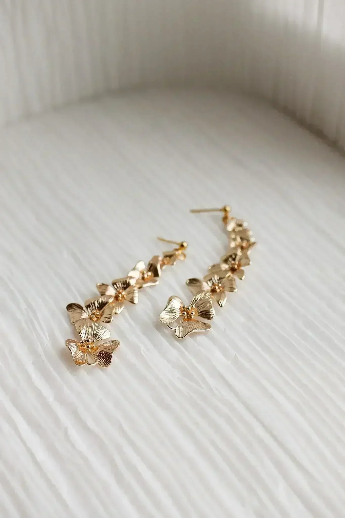 Annabeth Flower Dangle in Gold - Femstylo