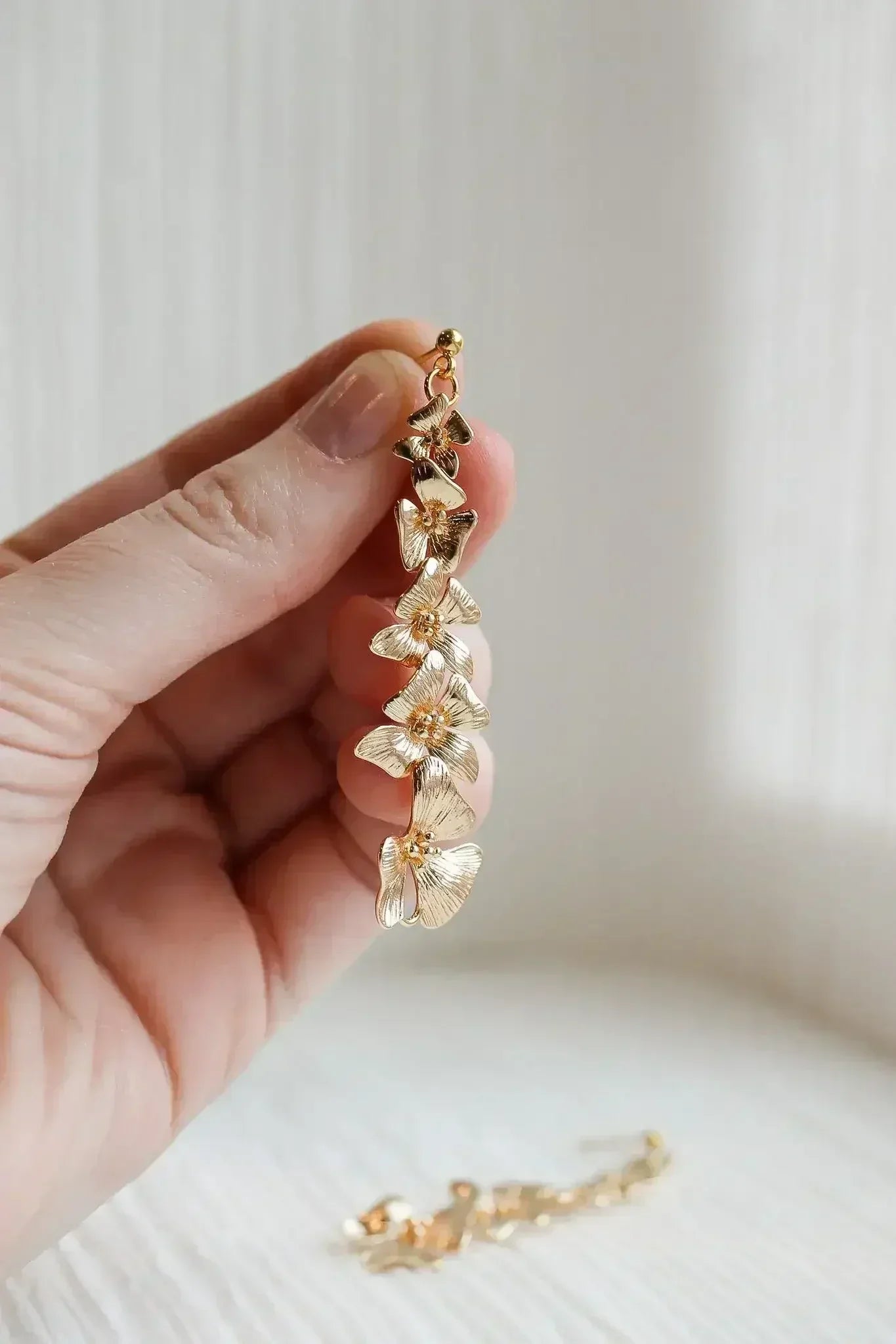 Annabeth Flower Dangle in Gold - Femstylo