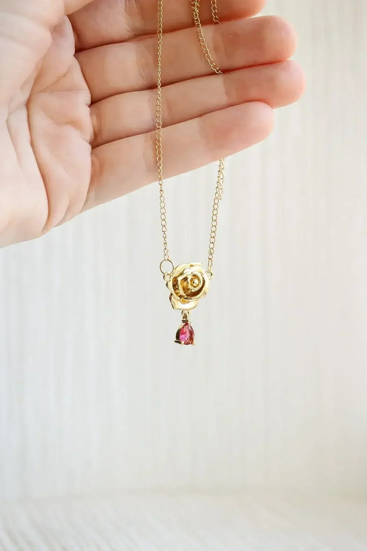 Rosa Necklace in Gold - Femstylo