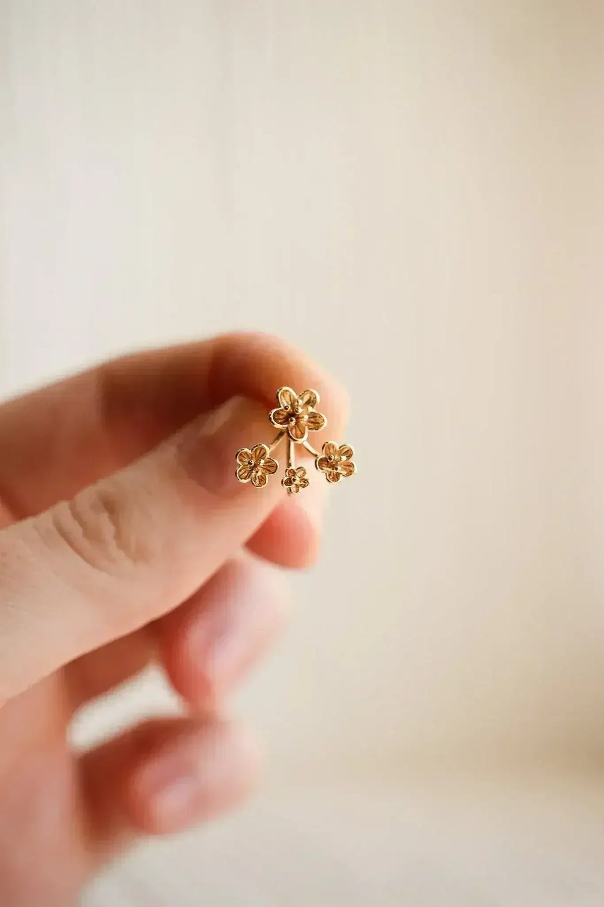 Azalea Stud in Gold - Femstylo