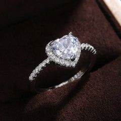 2025 New European and American Peach Heart Ring Women's Personalized Love Shaped Zircon Inlaid Diamond Fashion Jewelry Wholesale