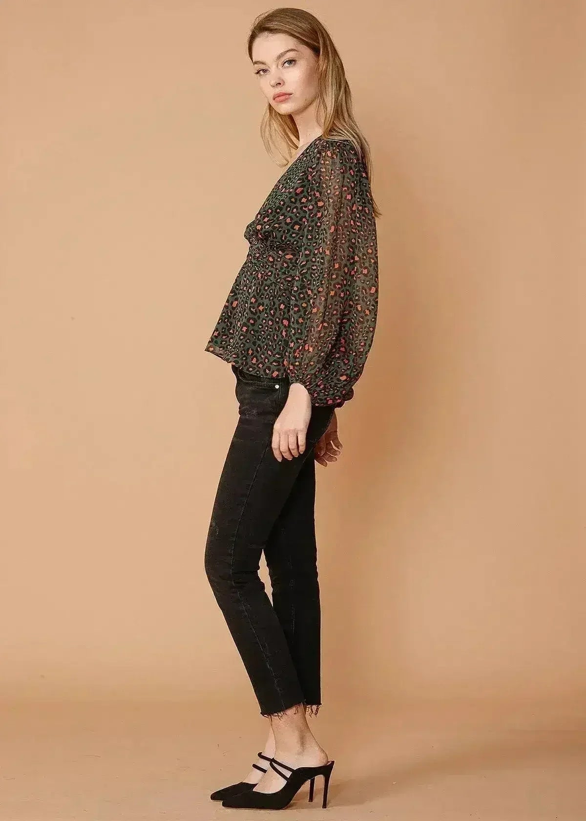 V-neck Puff Sleeve Blouse in Leopard Hunt | Femstylo - Femstylo