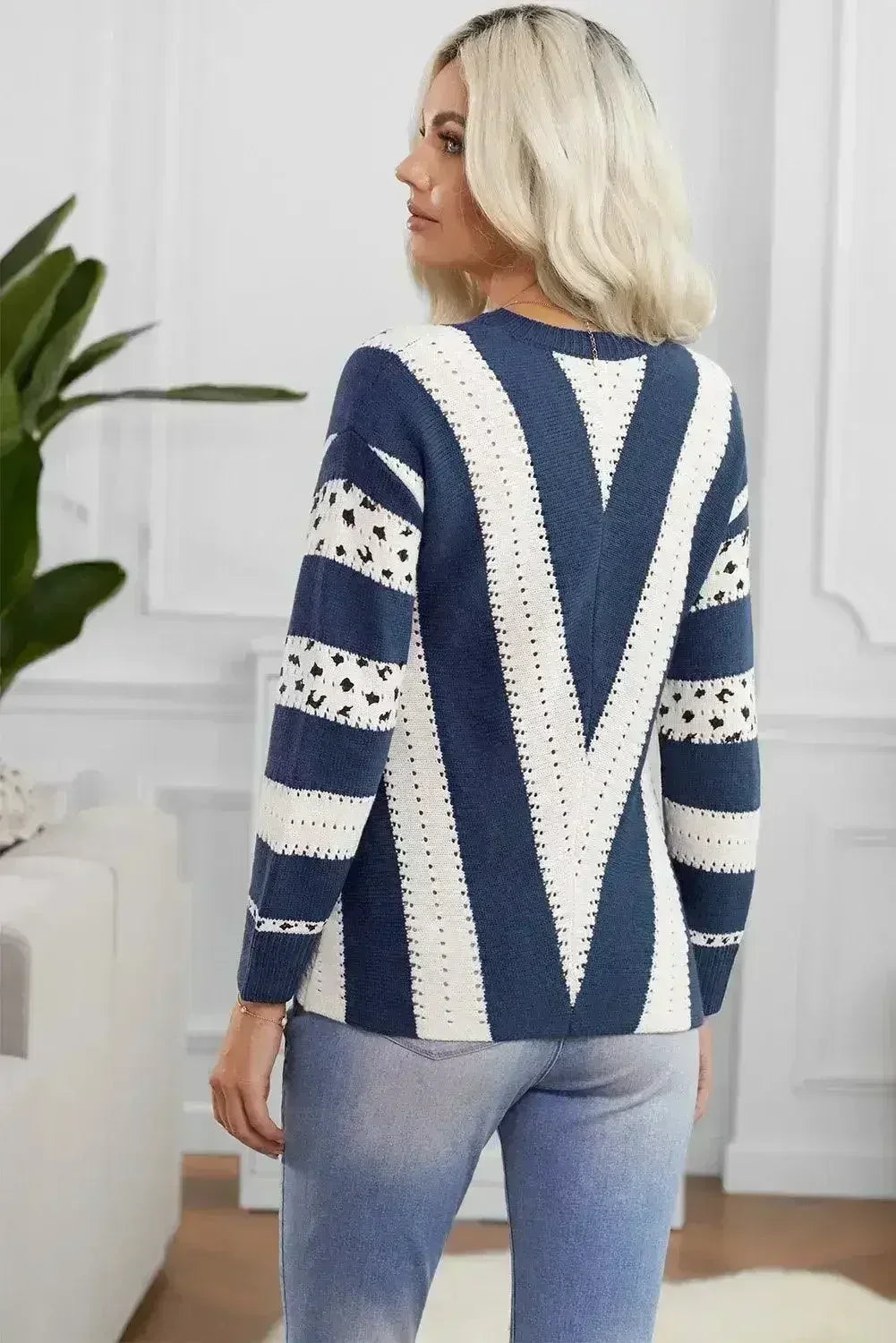 Women's Fashion Blue Animal Print Accent V Neck Sweater - Femstylo