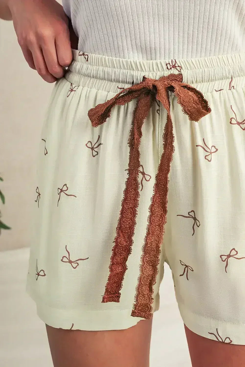 White Bow Pattern Lace Tie Elastic Waist Shorts - Femstylo