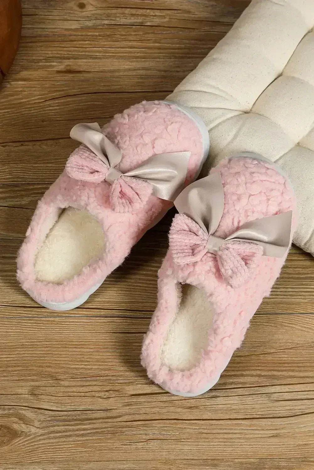 White Contrast Bowknot Applique Plush Winter Slippers - Femstylo