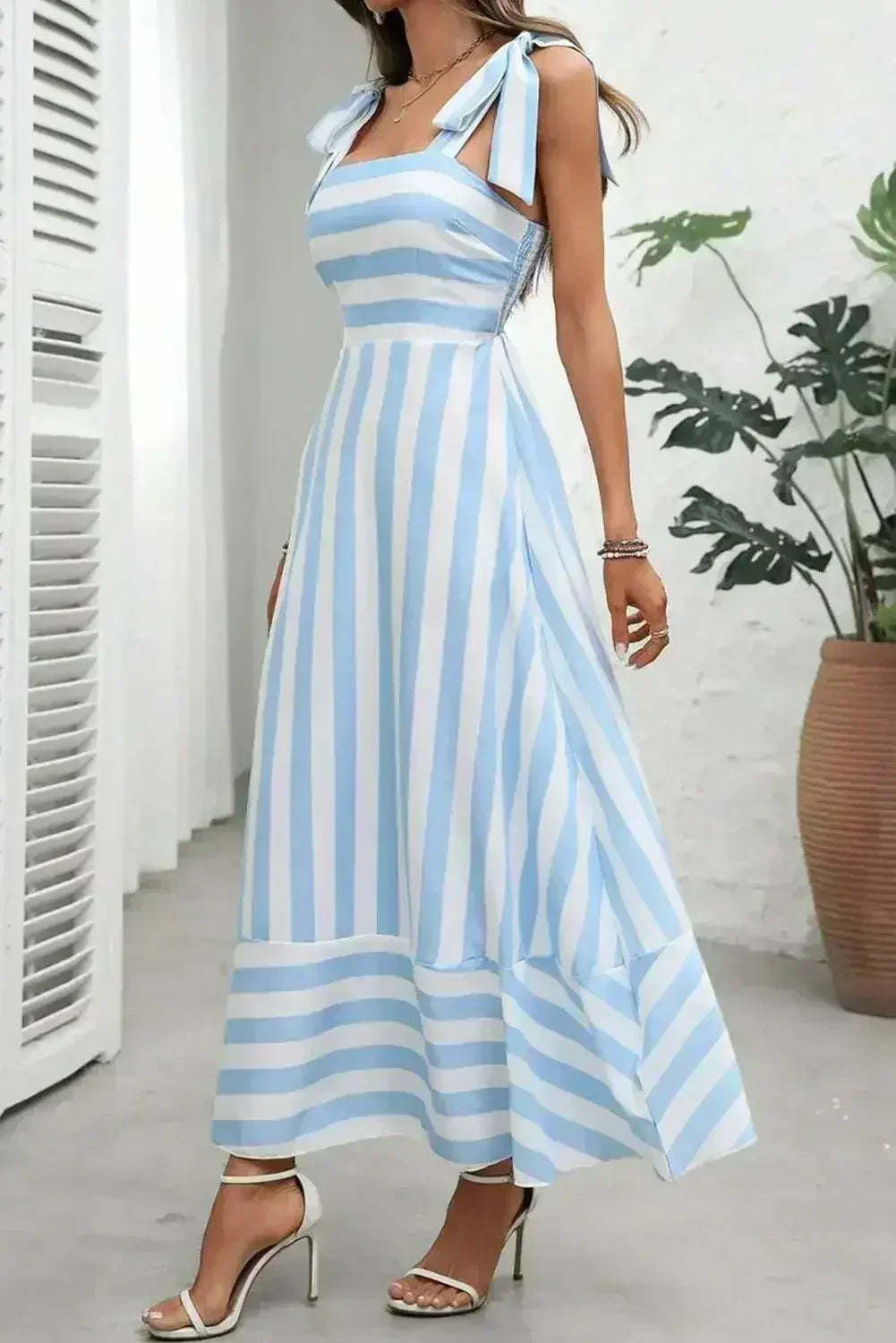 Black Geometric Striped Knot Strap Maxi Dress - Femstylo