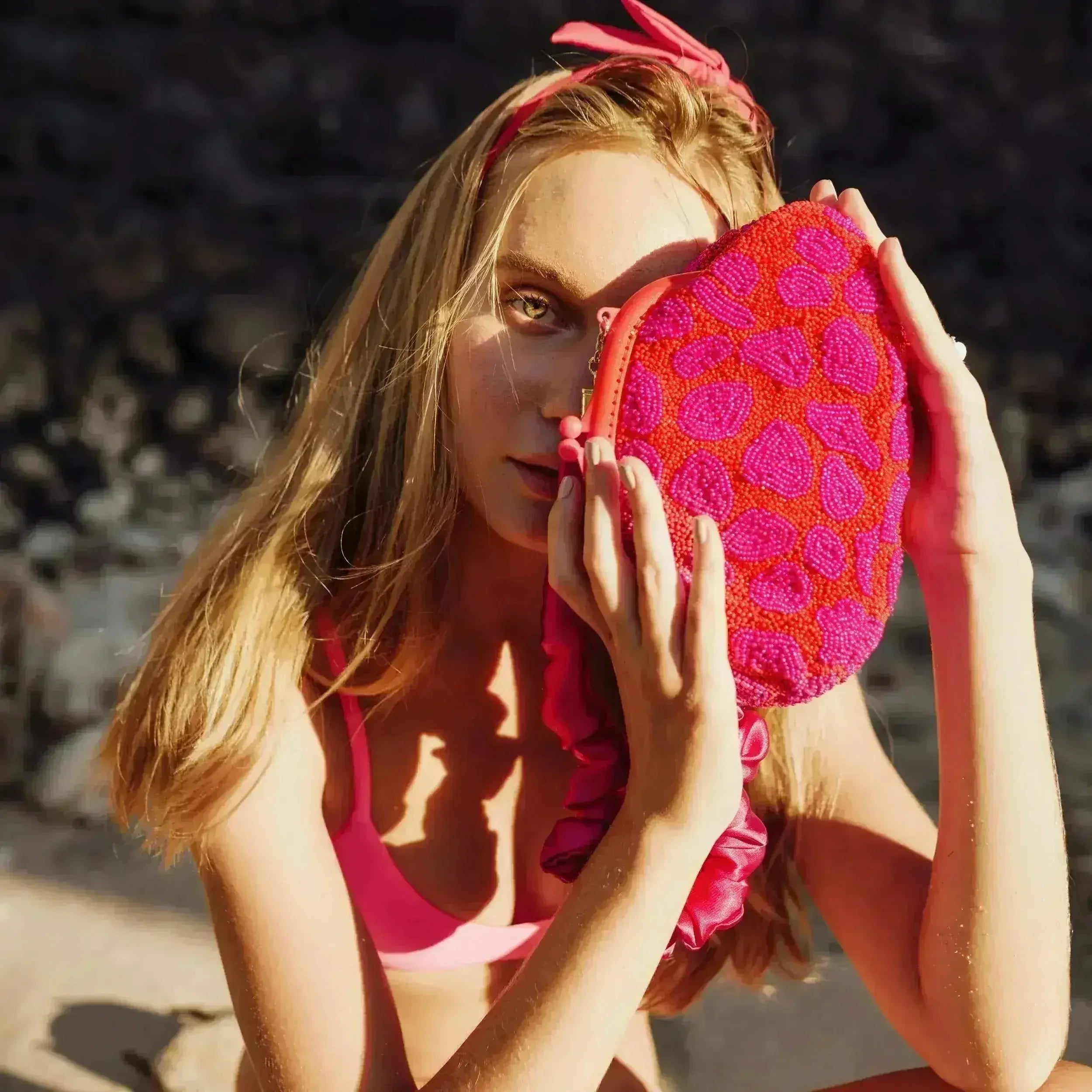 ARNOLDI JEAN Hand-beaded Clutch, in Red & Pink - Femstylo