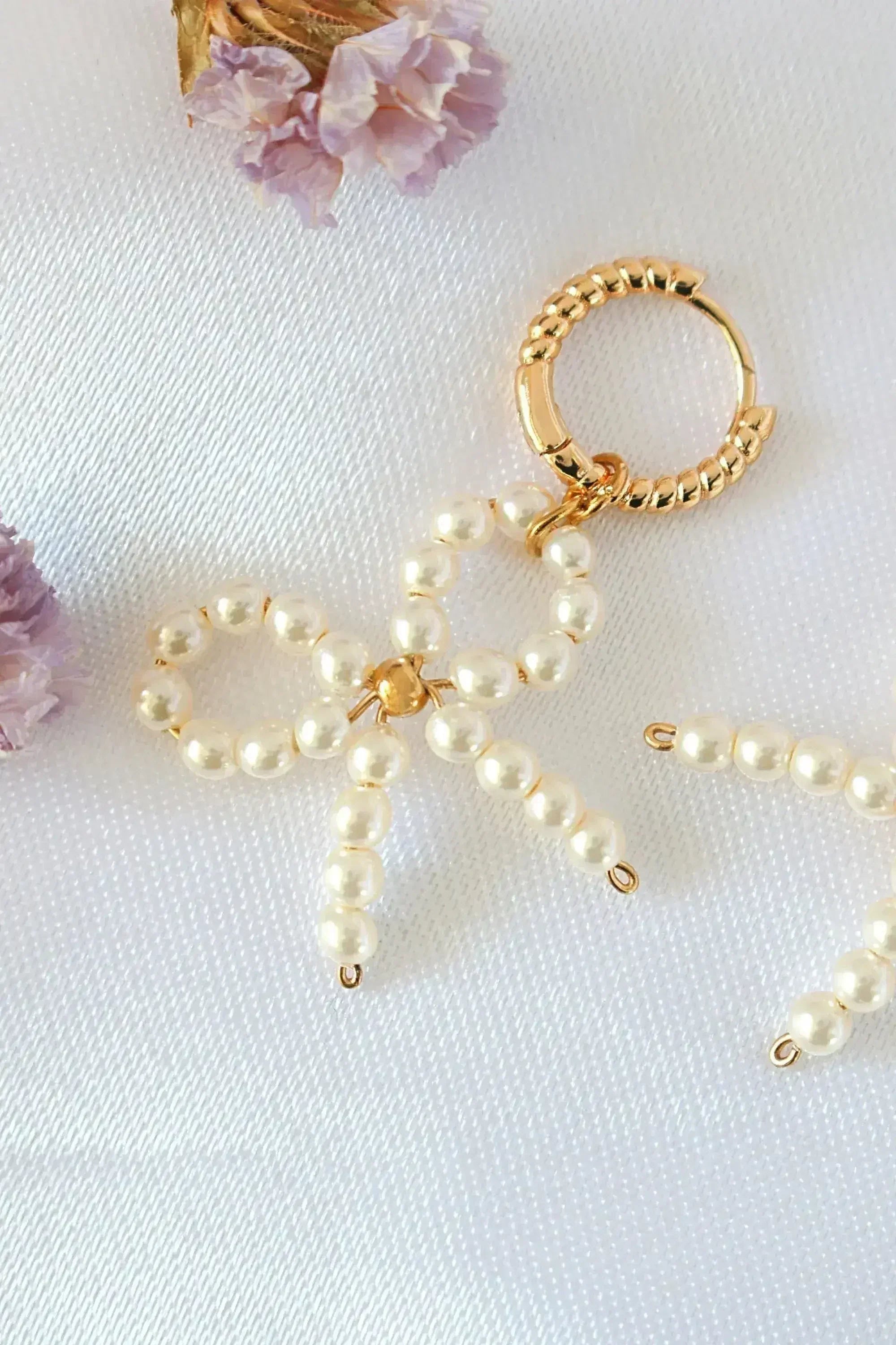 Miss Coquette | 24 Karats Pearls Bow Earrings - Femstylo