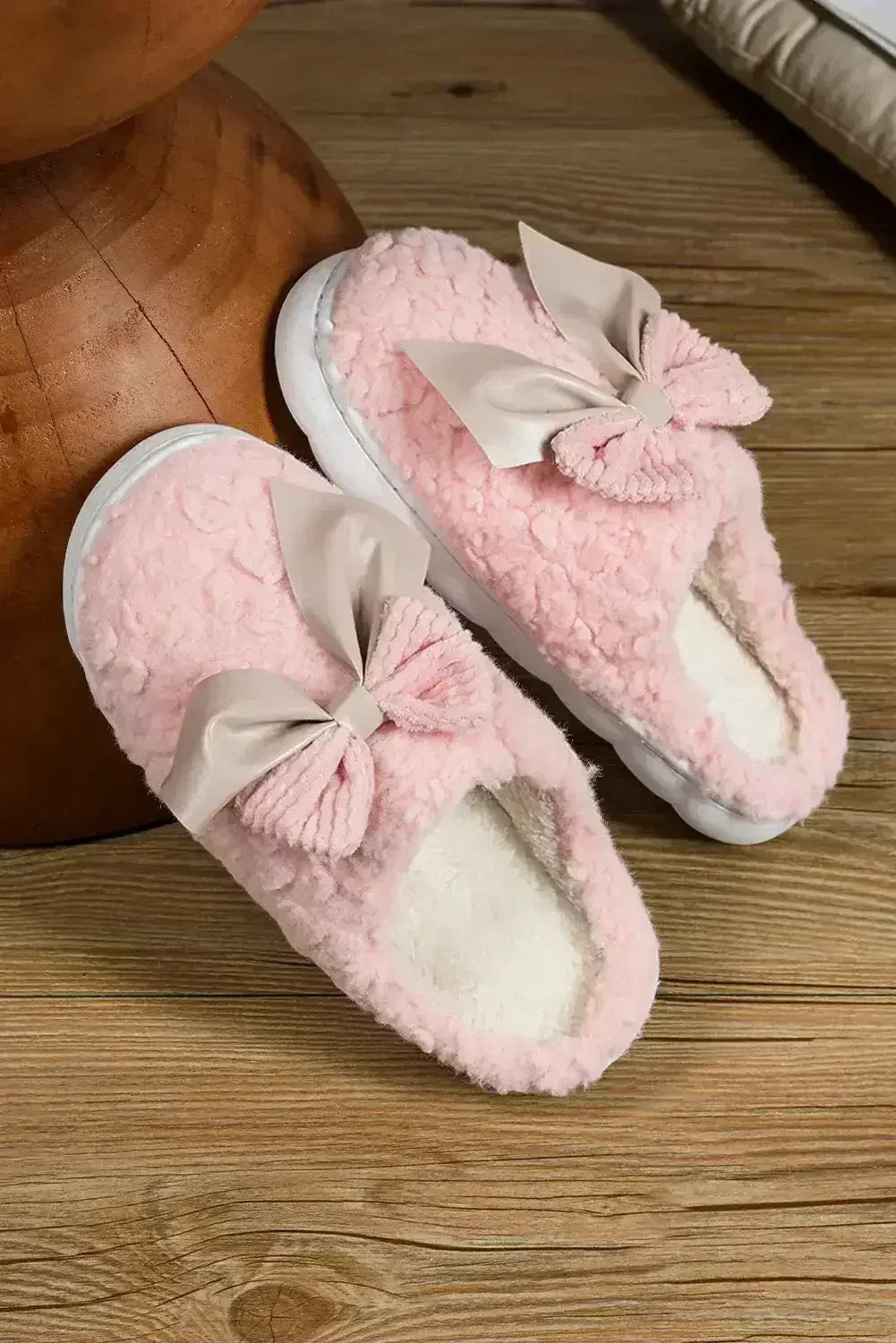 White Contrast Bowknot Applique Plush Winter Slippers - Femstylo
