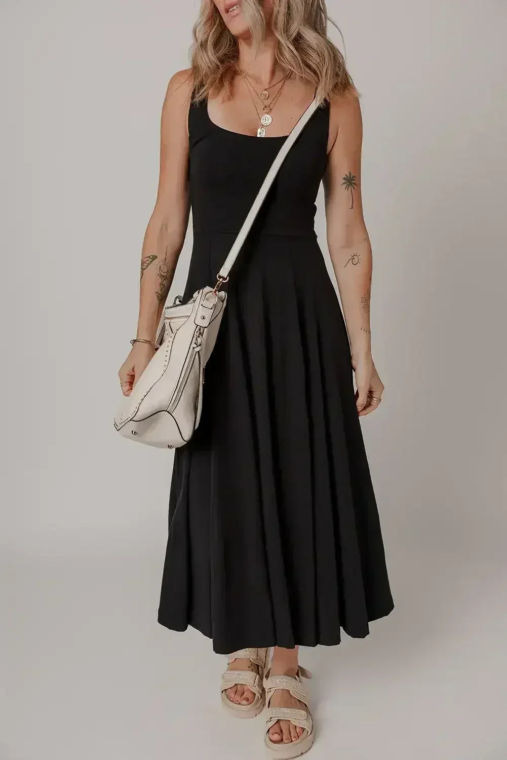 Black Sleeveless Scoop Neck Flared Split Midi Dress - Femstylo